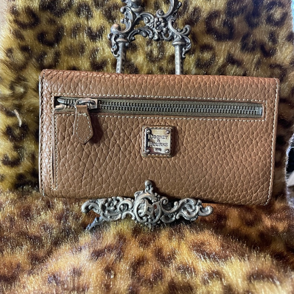 Dooney & Bourke Wallet Tan